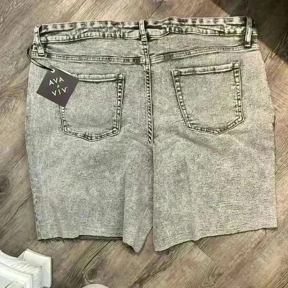 Gray acid wash Ava & Viv plus size Jean shorts size 22w - Picture 3 of 3